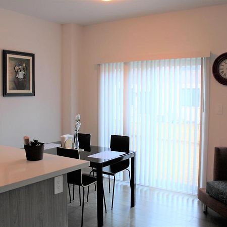 Вилла New Town House Barrie South Экстерьер фото