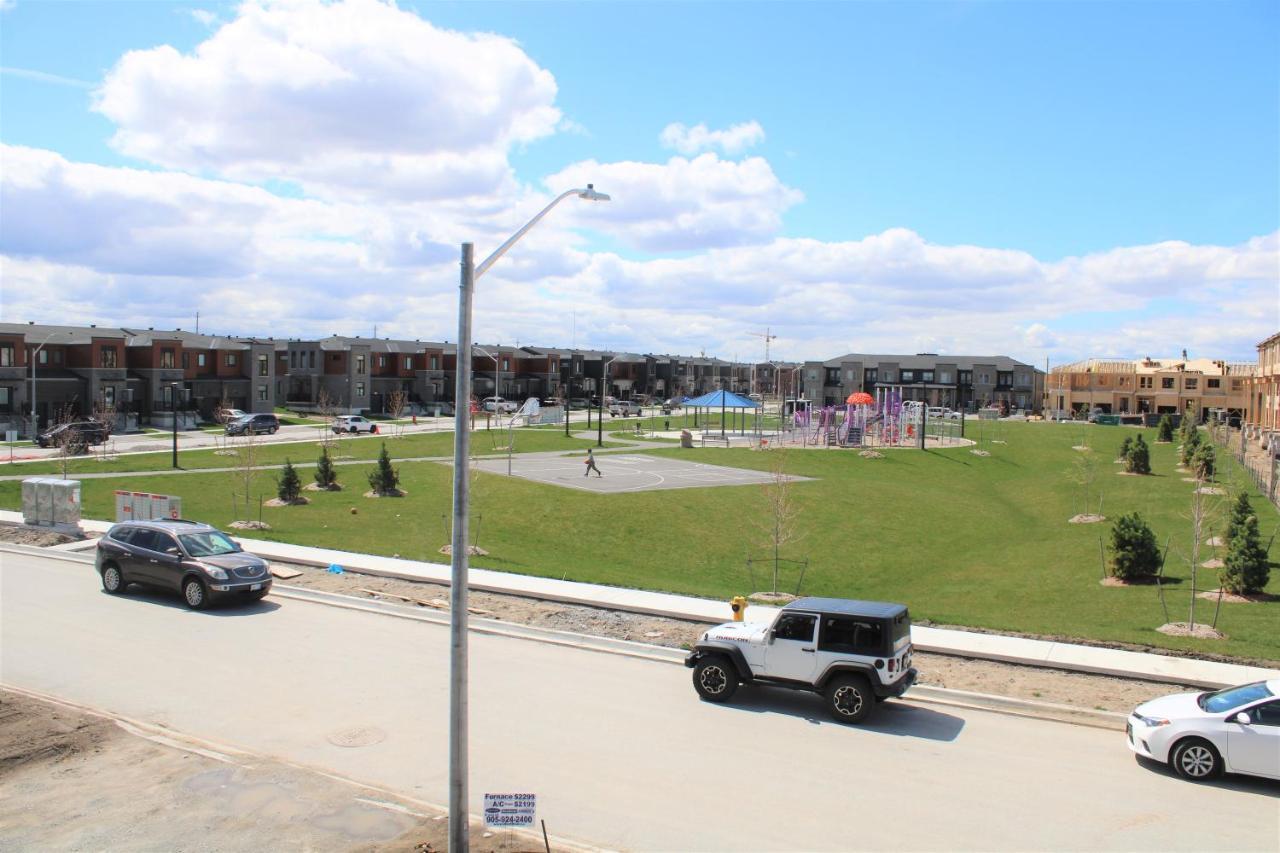 Вилла New Town House Barrie South Экстерьер фото