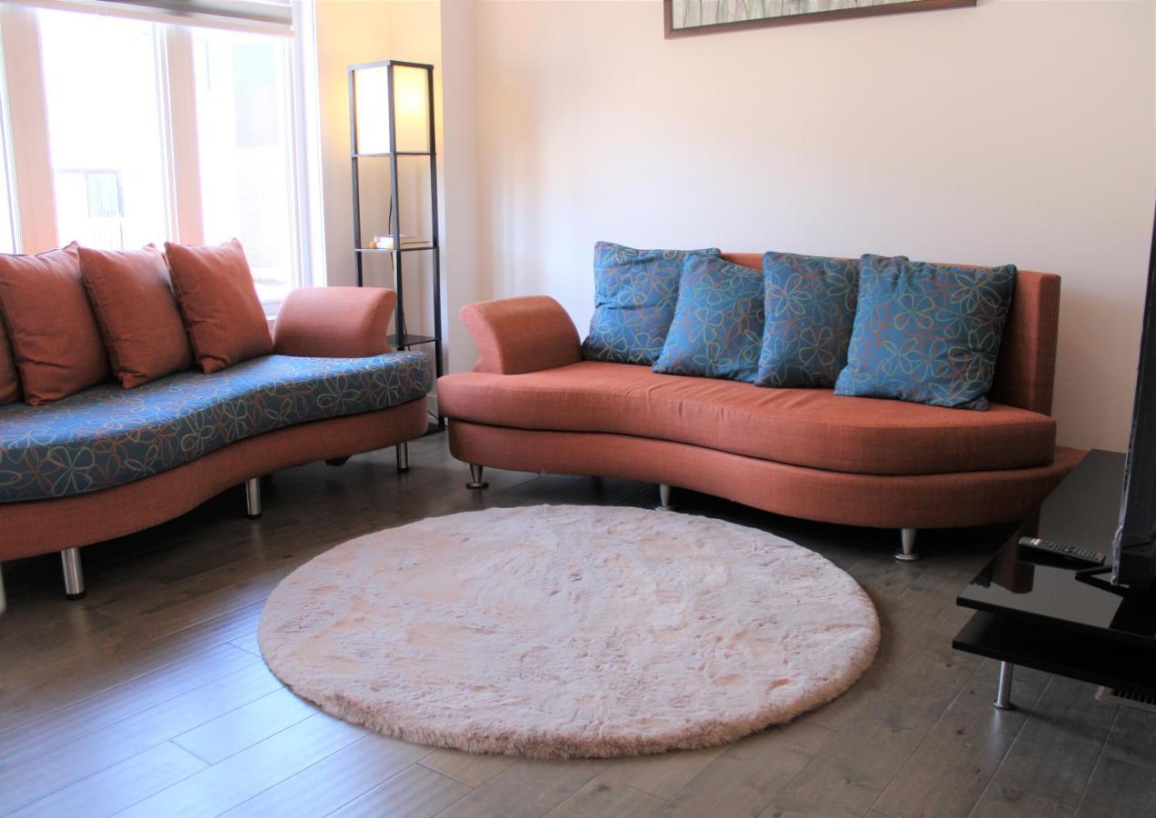 Вилла New Town House Barrie South Экстерьер фото