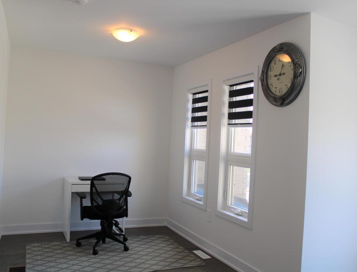 Вилла New Town House Barrie South Экстерьер фото