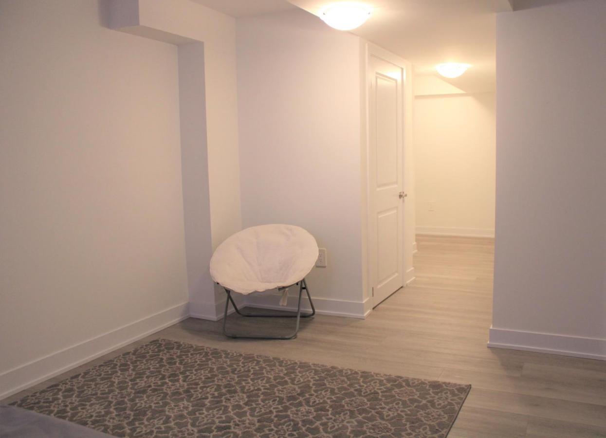 Вилла New Town House Barrie South Экстерьер фото
