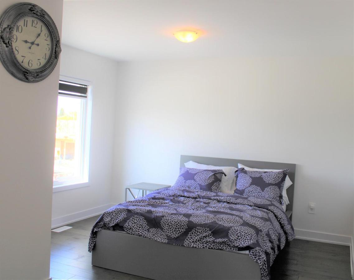 Вилла New Town House Barrie South Экстерьер фото